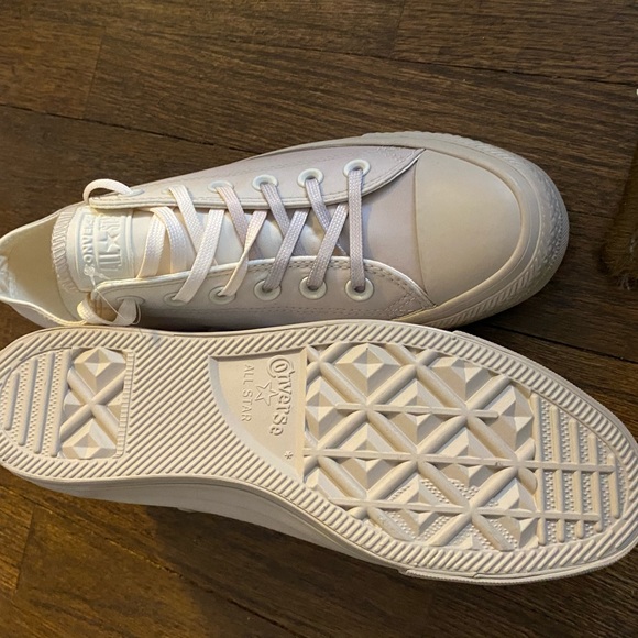 Converse shoes - Picture 3 of 4